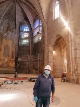 Teo Fort, restaurador de Adfort Vidriers: “Hemos intervenido en las vidrieras de la iglesia de San Francisco para que tengan una lectura más definida”