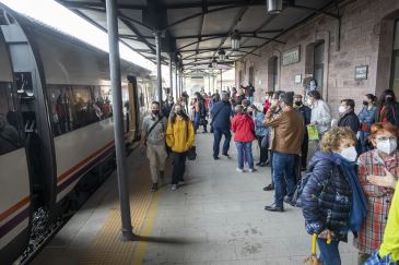 Clamor en las estaciones turolenses en defensa de un servicio ferroviario que sirva a los usuarios