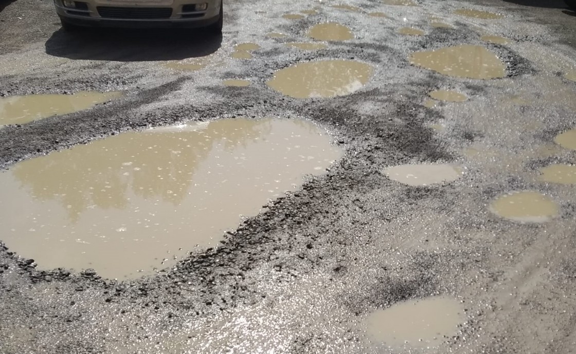 El PSOE de Teruel reclama al Ayuntamiento una solución a los baches del aparcamiento de Santa Amalia en San León