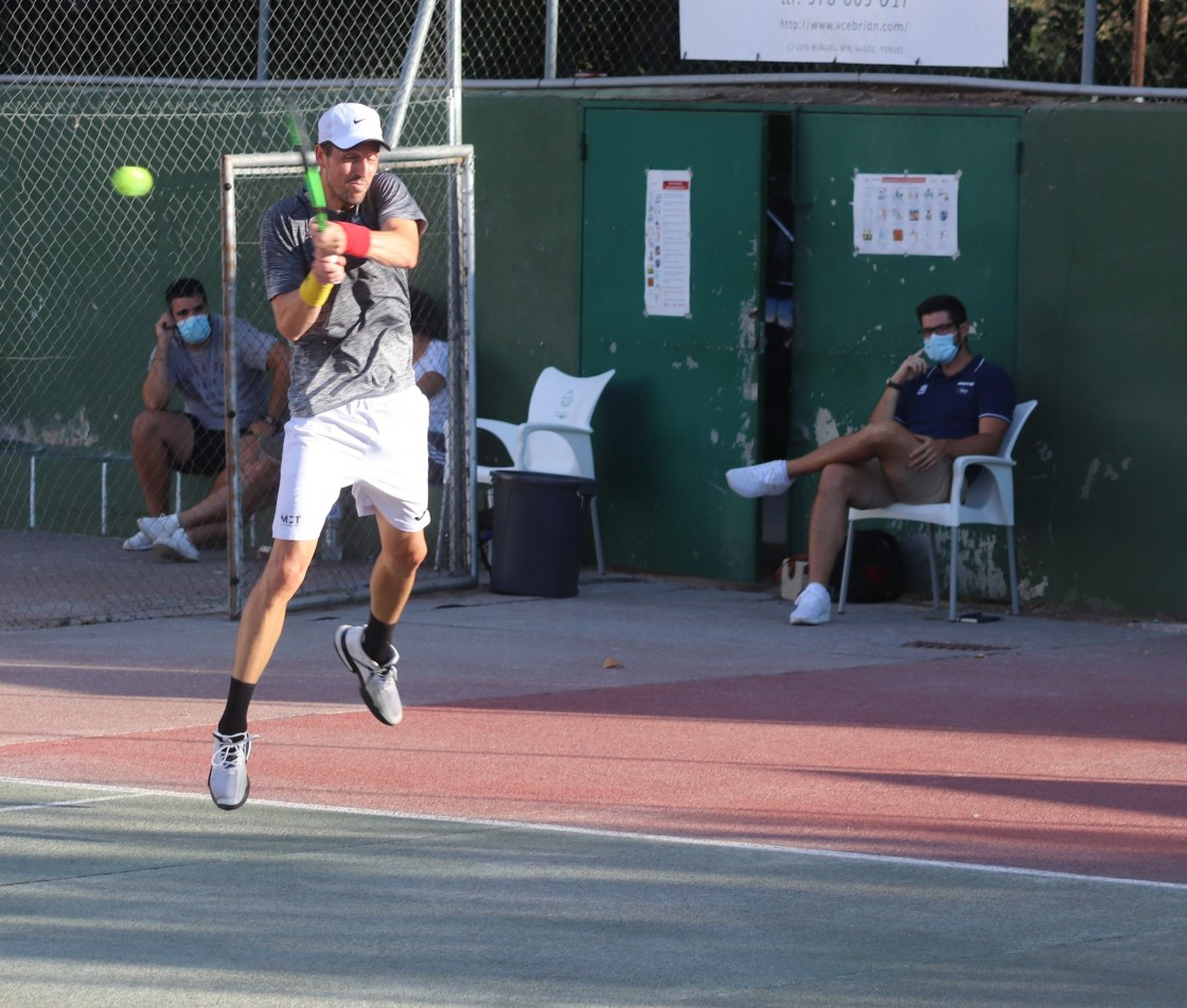 Dieciséis jugadores disputan en el Club de Tenis el torneo Monty Tour