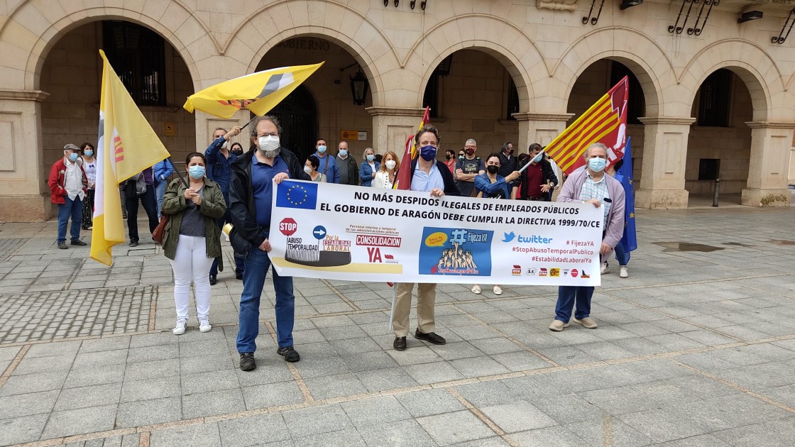 Los trabajadores públicos temporales exigen en Teruel la estabilización de sus puestos