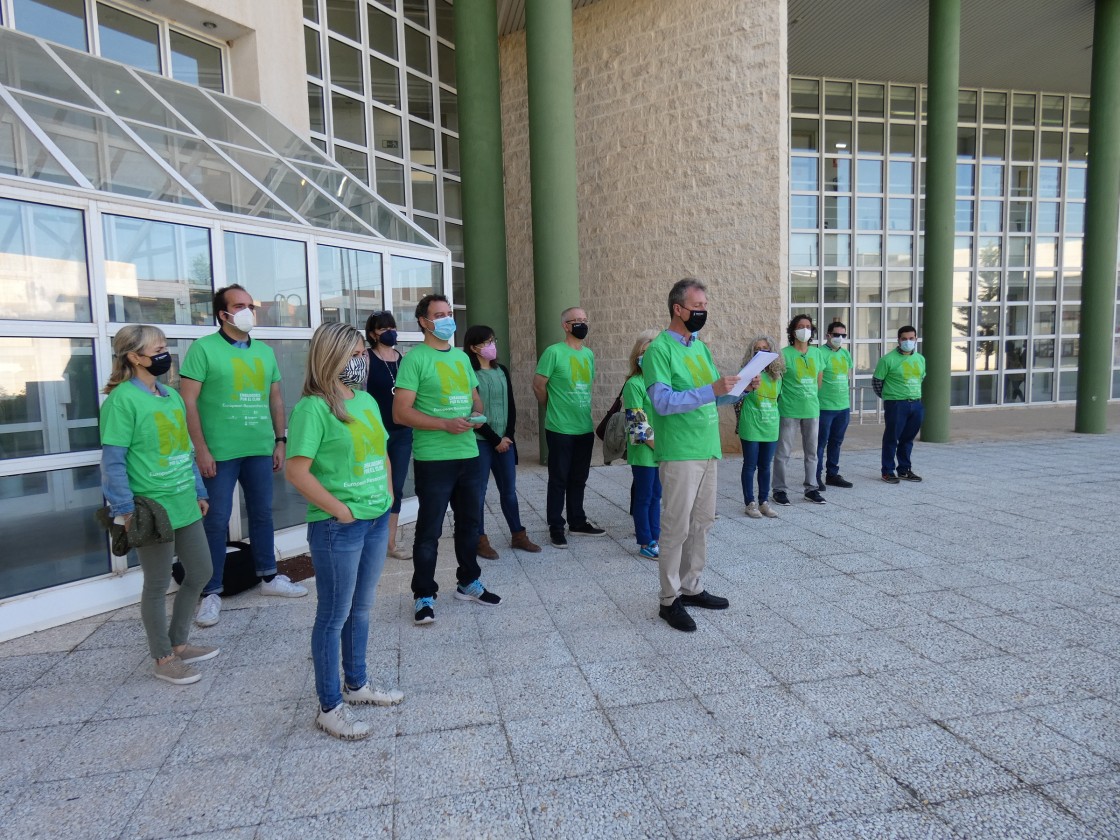 El Campus de Teruel instala paneles solares y un cargador para vehículos eléctricos