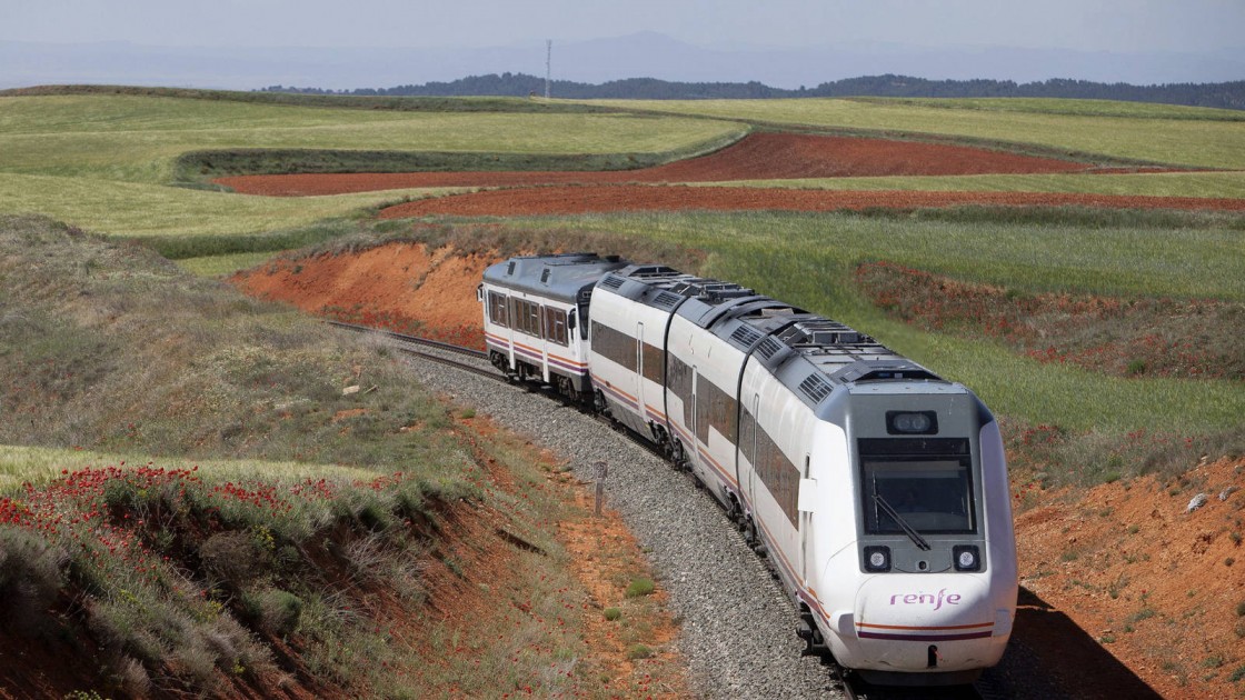 Aragón dejará de financiar cuatro trenes en julio cuya competencia es estatal y denuncia la 