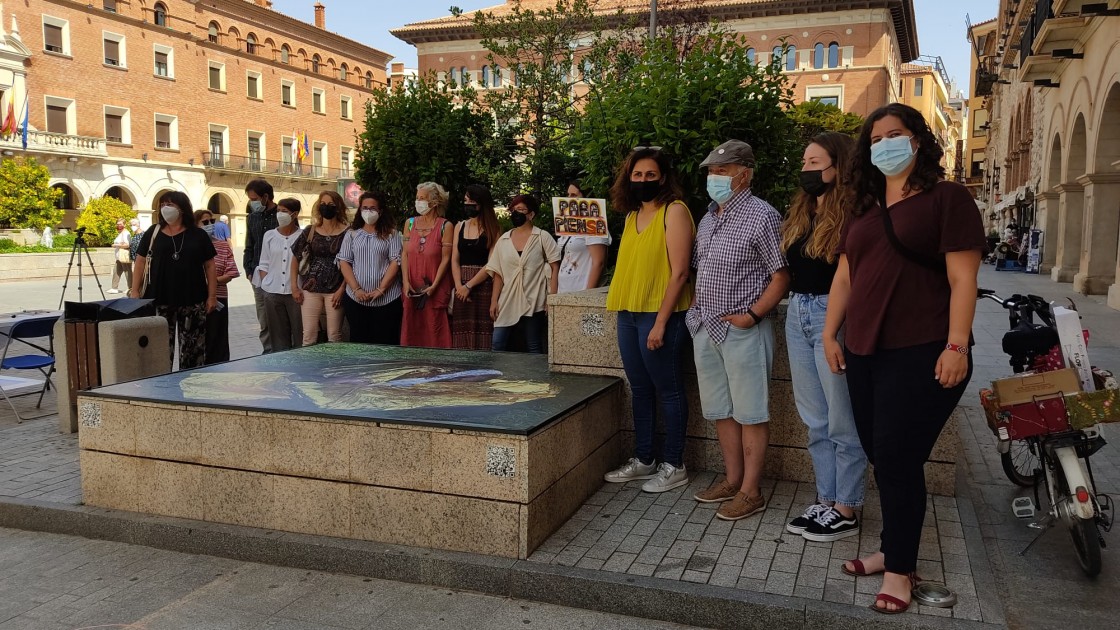 Teruel con las personas refugiadas invita a guardar un minuto de silencio por las personas fallecidas en un punto ubicado en la plaza de San Juan