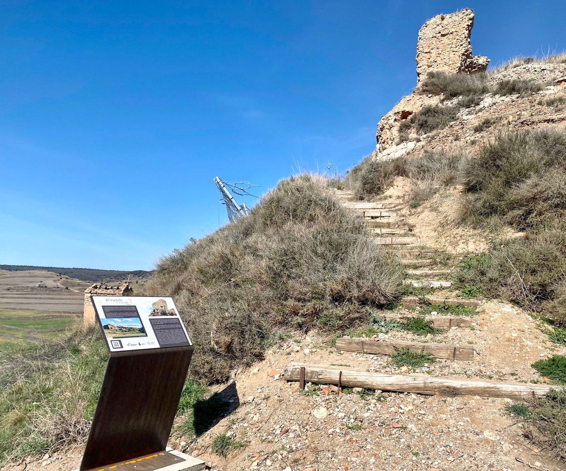 Cutanda instala mesas para descubrir  al visitante su rico pasado histórico