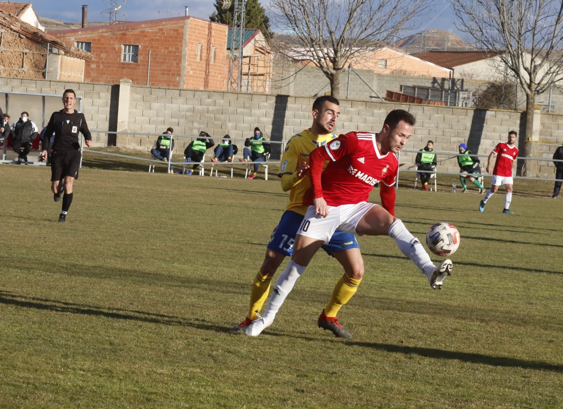 Pablo Sebastián cumplirá su tercera campaña en las filas del CF Calamocha