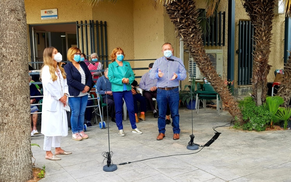 Los residentes vacunados no tendrán que usar mascarilla dentro de los centros de mayores o de personas con discapacidad