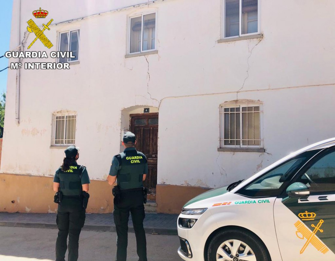 La Guardia Civil de Teruel auxilia a una persona mayor indispuesta en su domicilio de la localidad de Alloza