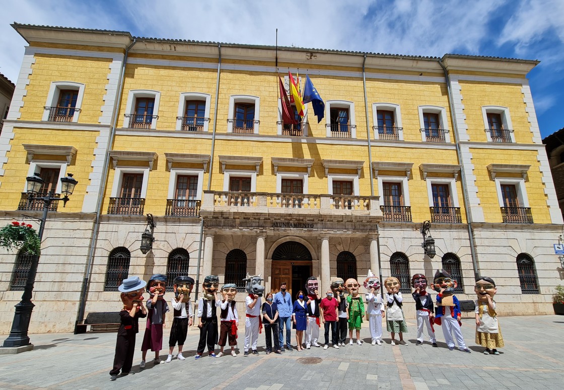 Más de la mitad de los cabezudos de la comparsa de Teruel estrenan traje