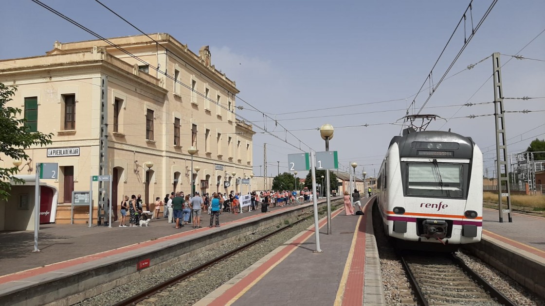 Los turolenses vuelven a concentrarse para pedir un ferrocarril que vertebre el territorio