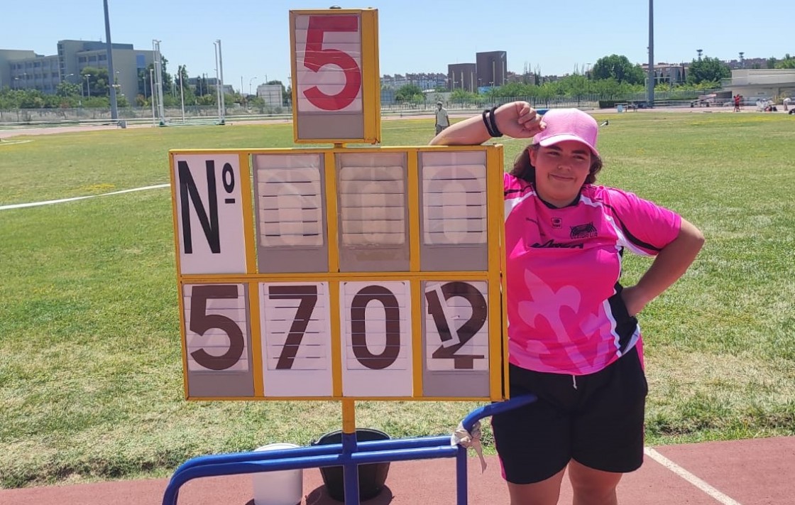 Medalla de oro y nuevo récord de Aragón para Elena Sanz en el autónomico sub 18 de atletismo