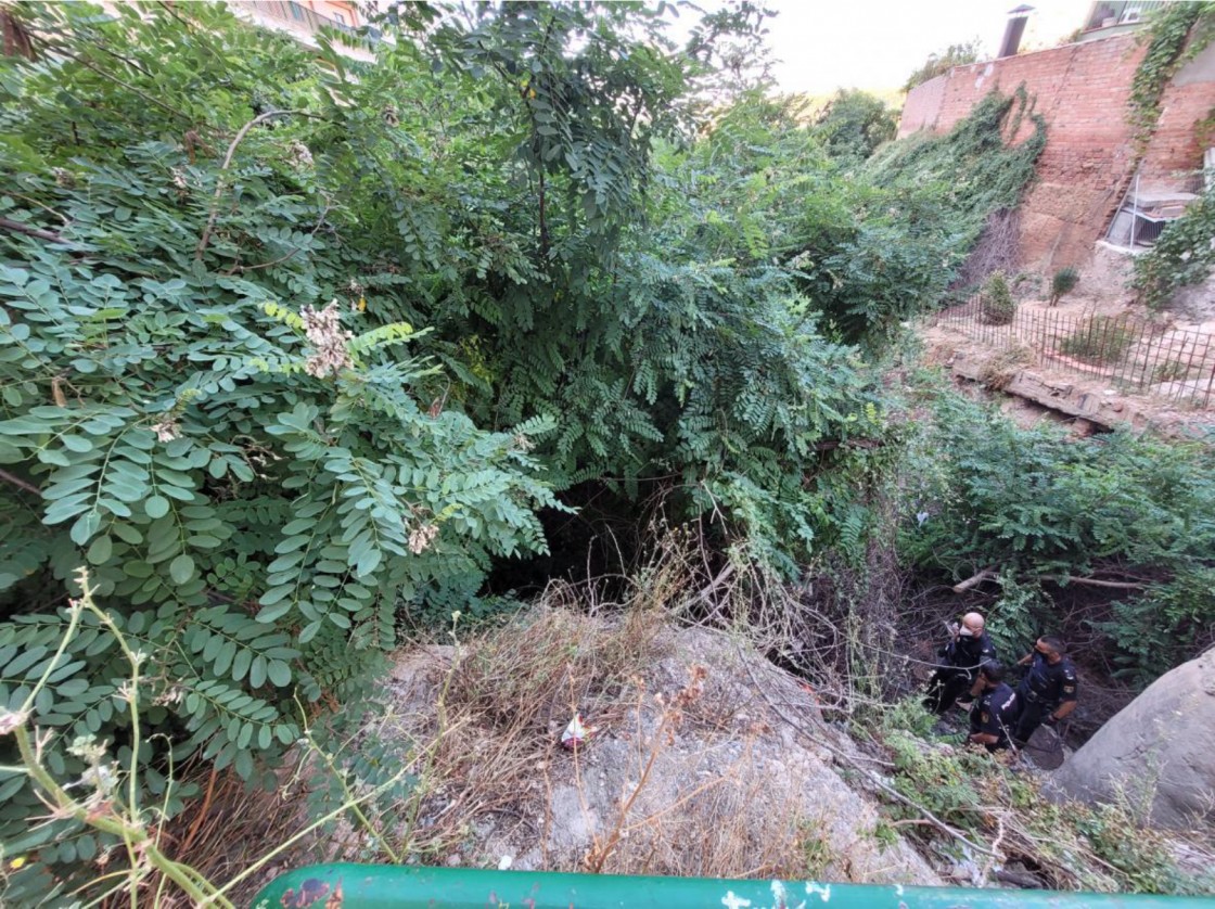 La Policía Nacional de Teruel asiste a una mujer se cayó al fondo de un barranco