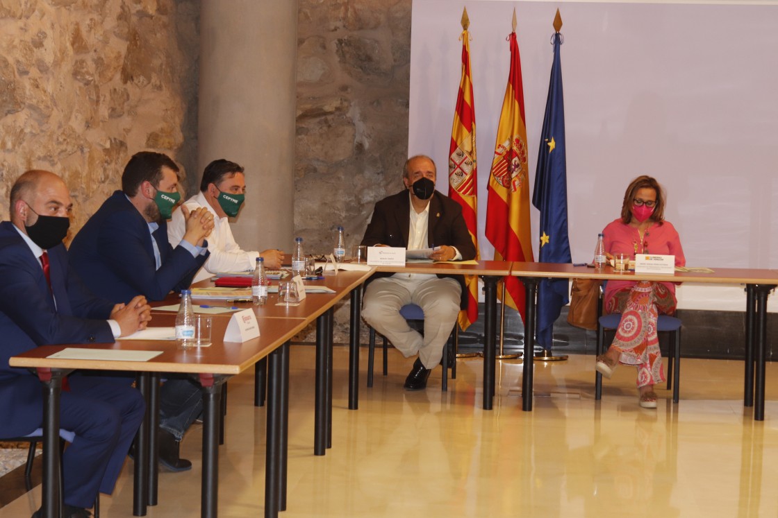 La ministra de Política Territorial, Isabel Rodríguez, y el presidente aragonés, Javier Lambán, firman hoy en Teruel el Fondo de Inversiones 2021