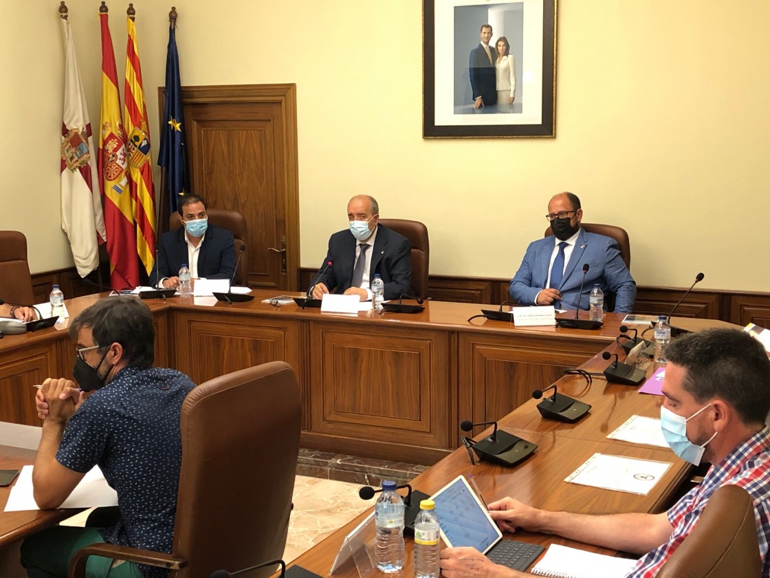 La Diputación de Teruel aprueba la apertura de dos nuevas líneas de ayuda para administración electrónica y salas de lectura