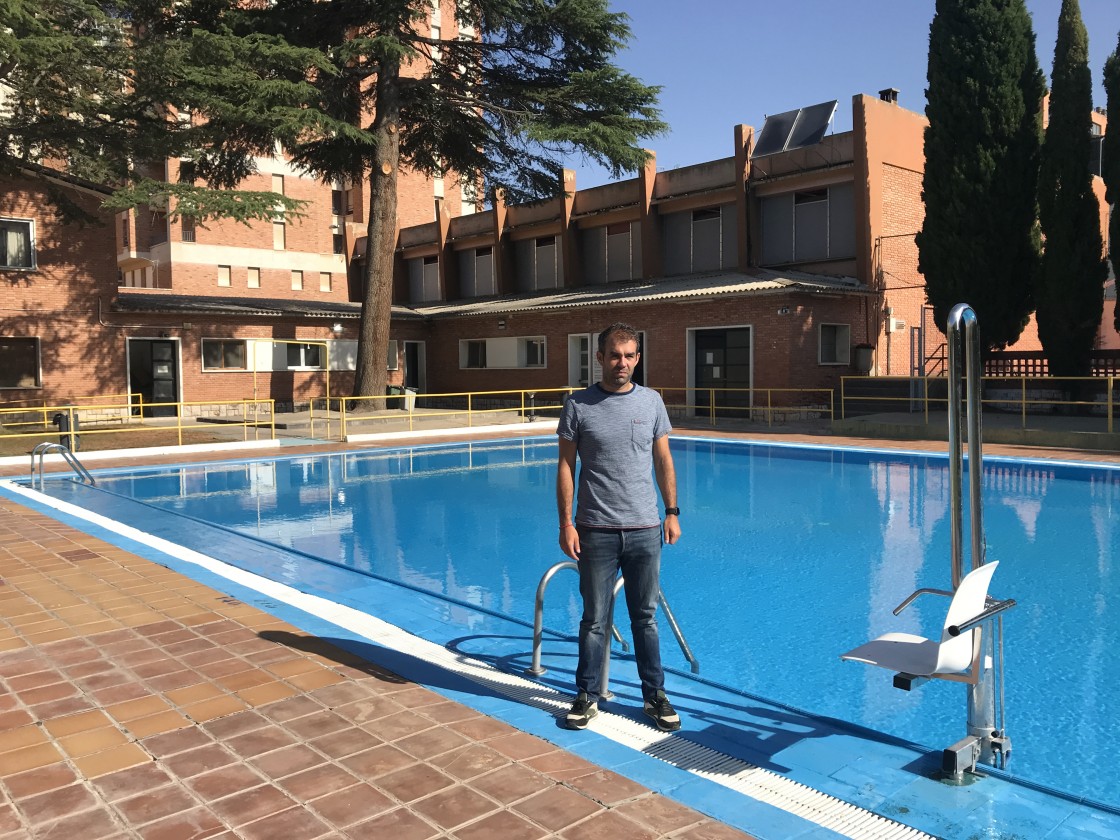 El Ayuntamiento de Teruel equipa todas las piscinas municipales con ascensores acuáticos para personas con movilidad reducida