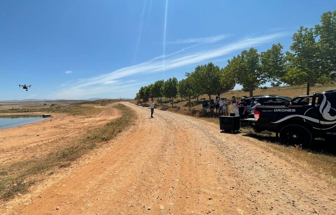 El taller de drones que organiza la Comunidad de Teruel se impartirá este sábado en Alfambra tras el éxito de participación en Celadas