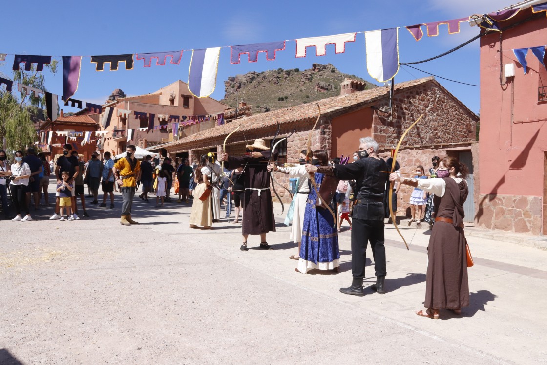 Peracense recupera cierta normalidad  de la mano de su mercadillo medieval