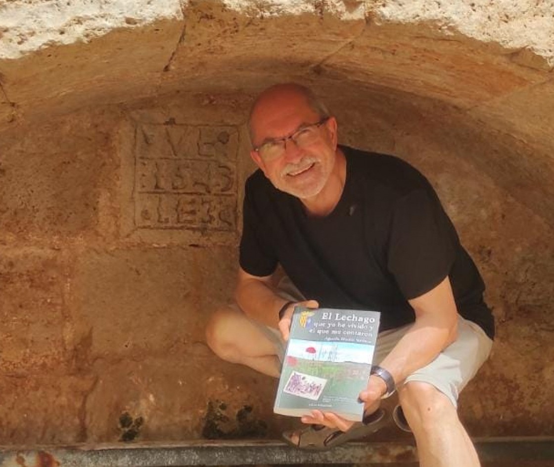 Agustín Martín Soriano, autor de una publicación sobre la vida de Lechago en el último siglo: “Todos los vecinos de Lechago salen en este libro, es sobre sus vivencias”