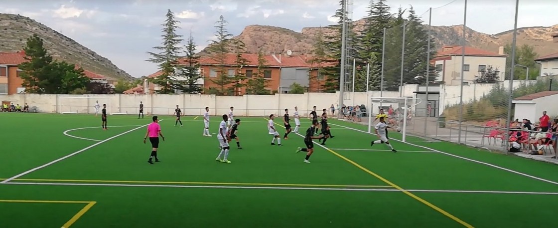 Los equipos turolenses en Regional Preferente se debaten entre el Playoff y la permanencia