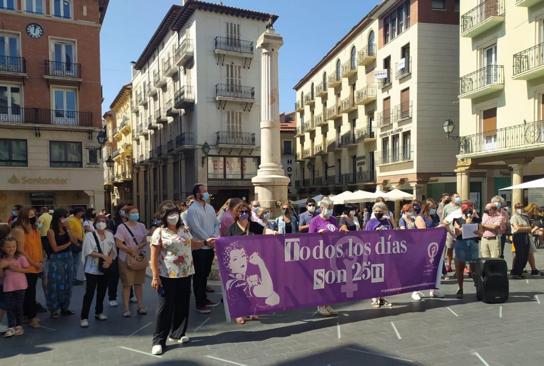 Concentración en Teruel en apoyo a la población afgana convocada por la Coordinadora de Organizaciones Feministas