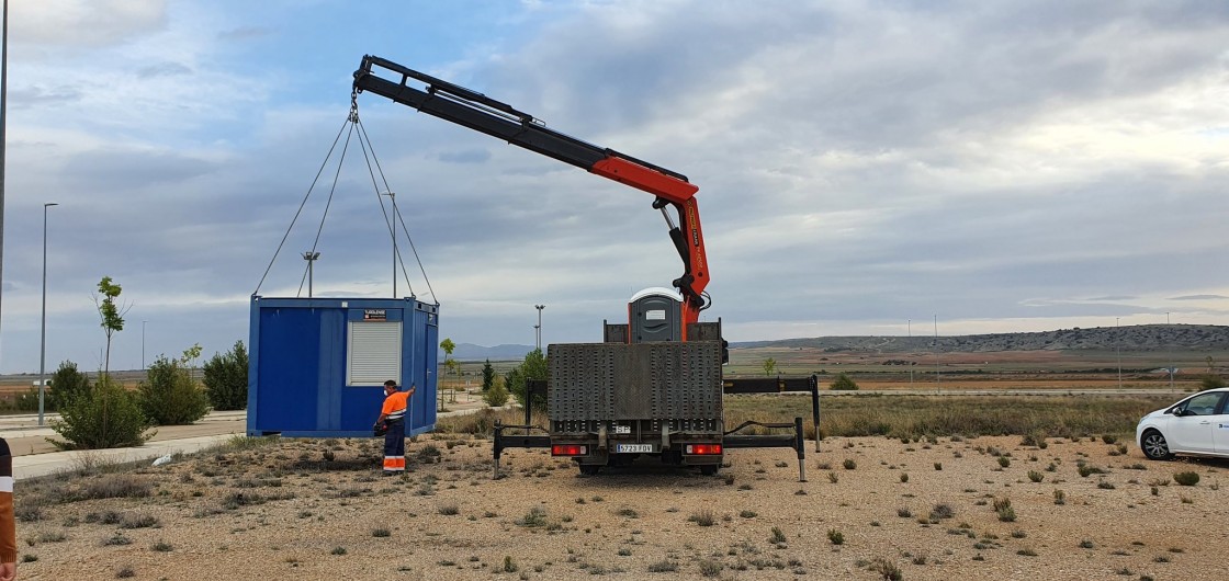 Arrancan las obras para incrementar las plazas provisionales de estacionamiento en el aeropuerto de Teruel