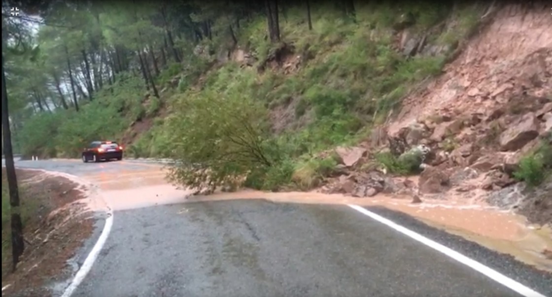 La DPT pide precaución al circular por la carretera TE-V-2001 a cuatro kilómetros de Olba por un desprendimiento