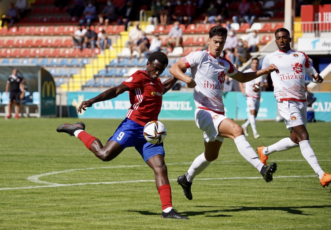 El CD Teruel se conforma con un empate ante el Ibiza (2-2)