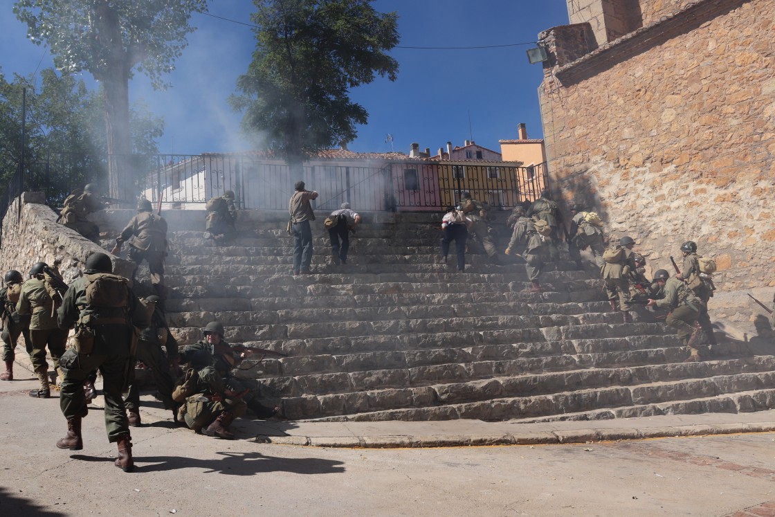 Albentosa vuelve a recrear la II Guerra Mundial por sus calles