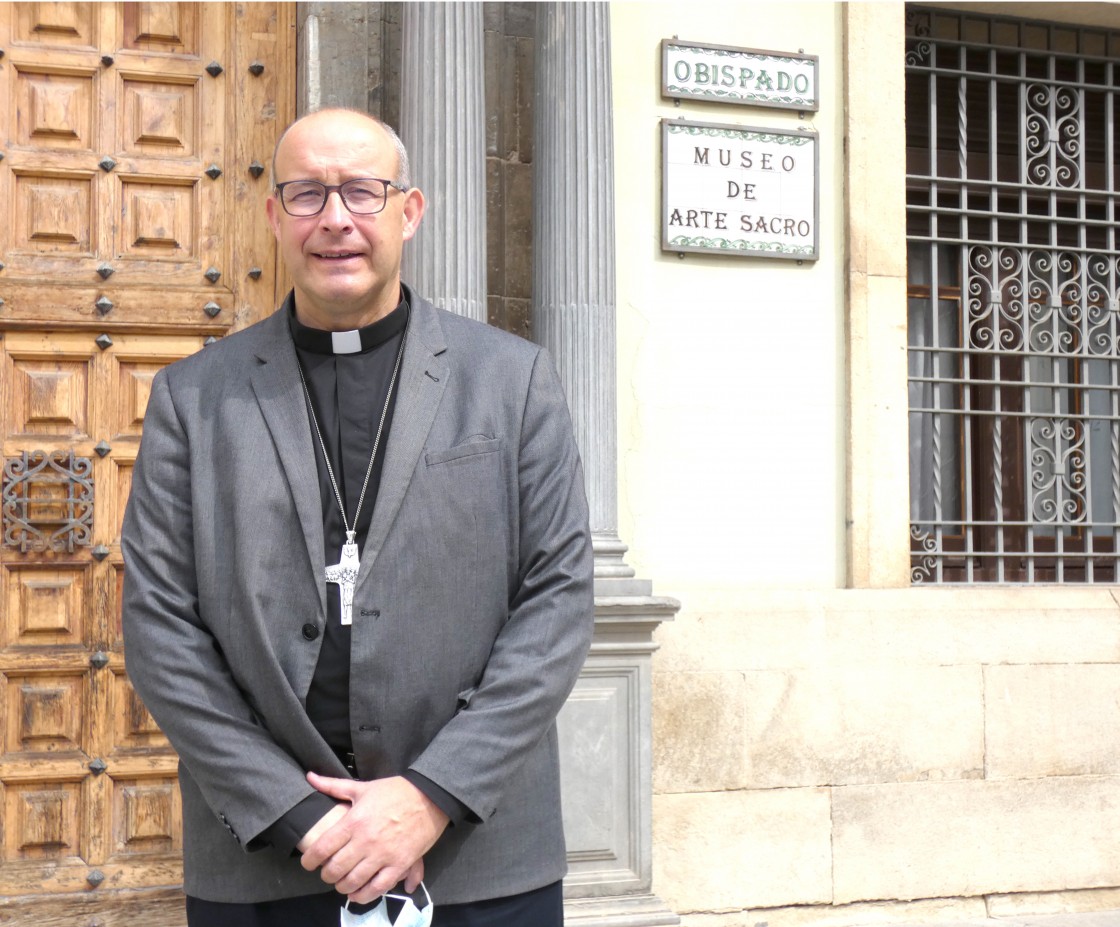 José Antonio Satué, obispo de Teruel y Albarracín: 