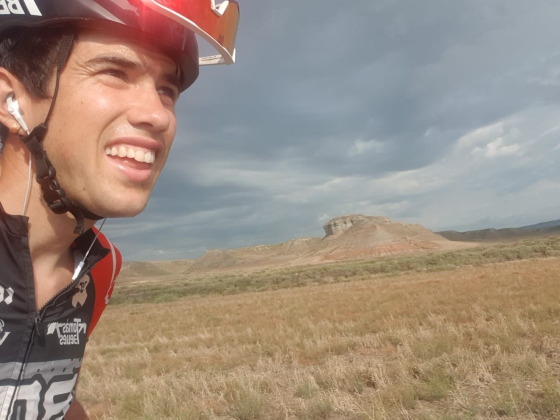 Roberto Bou, fuera de carrera en la Titan Desert