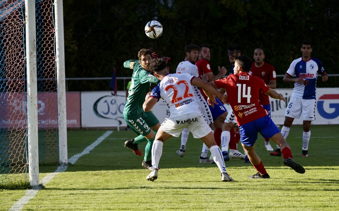 El CD Teruel mantiene el liderazgo tras derrotar al Ebro por 1-0 en un partido muy trabajado