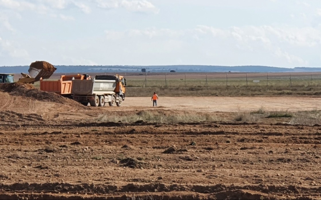 Avanzan las obras para crear nuevo espacio para aeronaves en la zona sur del Aeropuerto de Teruel