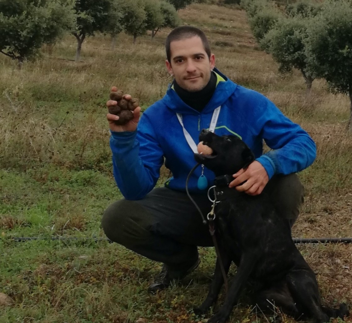 Sergi Barrios, psicólogo canino y entrenador de perros: “Hay perros buenos y malos para la trufa, no tiene que ver si son de raza o mestizos”