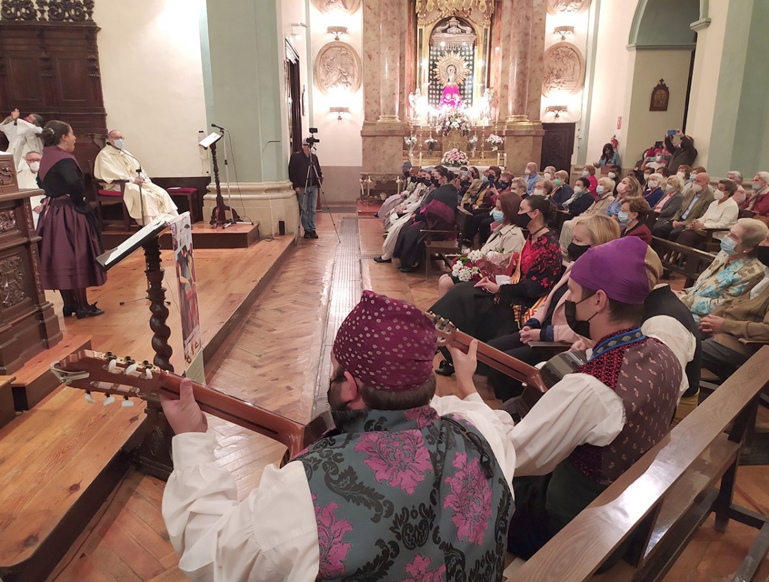 Amigos de la Jota rinde tributo a la Virgen del Pilar en la Iglesia de San Andrés