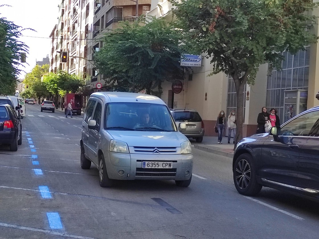 La avenida Aragón de Alcañiz recupera el doble sentido de la circulación