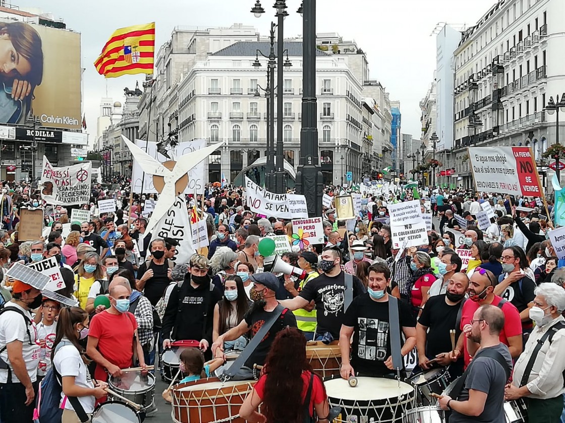 Varios miles de personas piden en Madrid una transición sostenible a las energías renovables