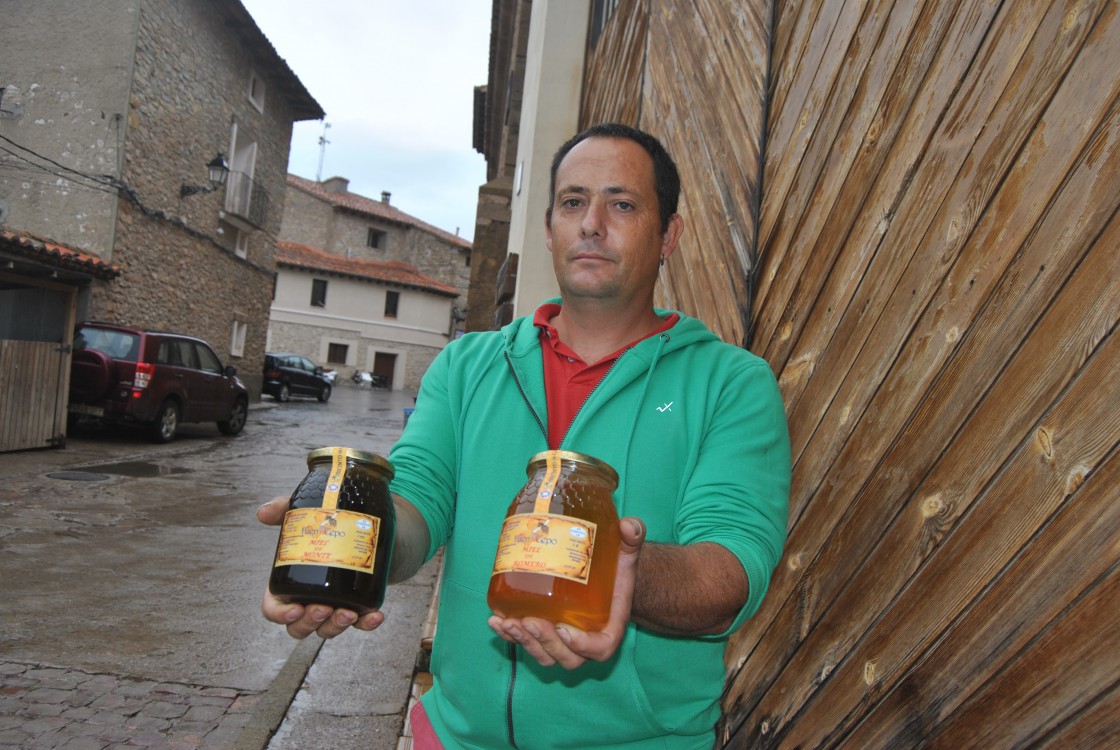 Jesús Redón, productor de miel en Fuen del Cepo: “Eso de que se ayuda al emprendedor de los pueblos se queda en las palabras”