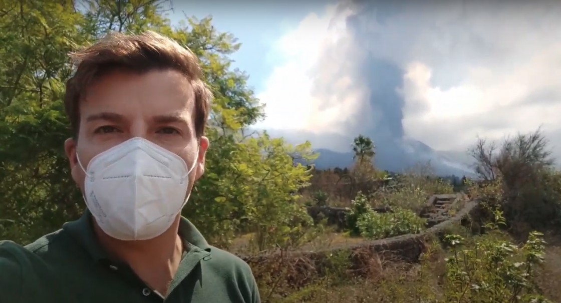 Javier Silvestre, periodista turolense que ha estado en La Palma: “La gente de La Palma está viendo que va a convivir con el volcán durante meses”