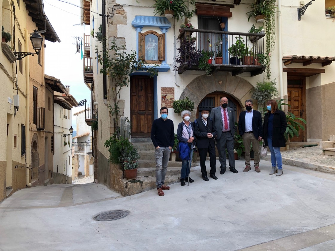 Manuel Rando celebra el Día de las Bibliotecas en la inauguración de la de Peñarroya de Tastavins