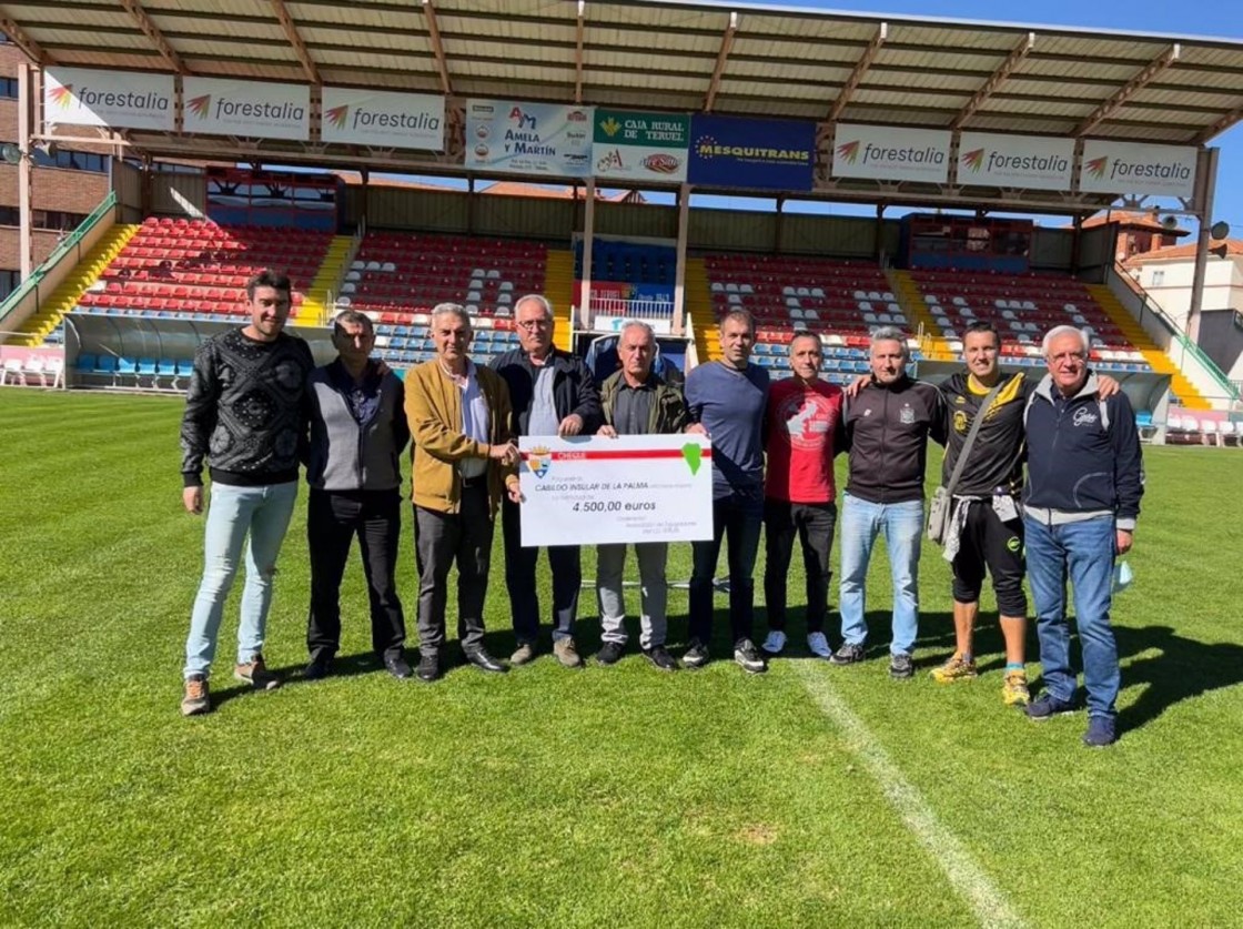 La Asociación de Ex Jugadores del CD Teruel donará a La Palma 4.500 euros recaudados en un partido benéfico