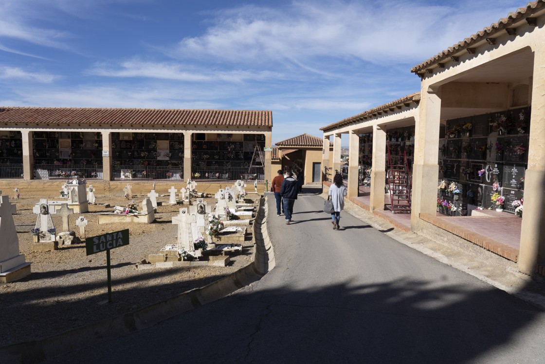 El Ayuntamiento de Teruel reforzará estos días el servicio de bus al cementerio y habrá más aparcamiento