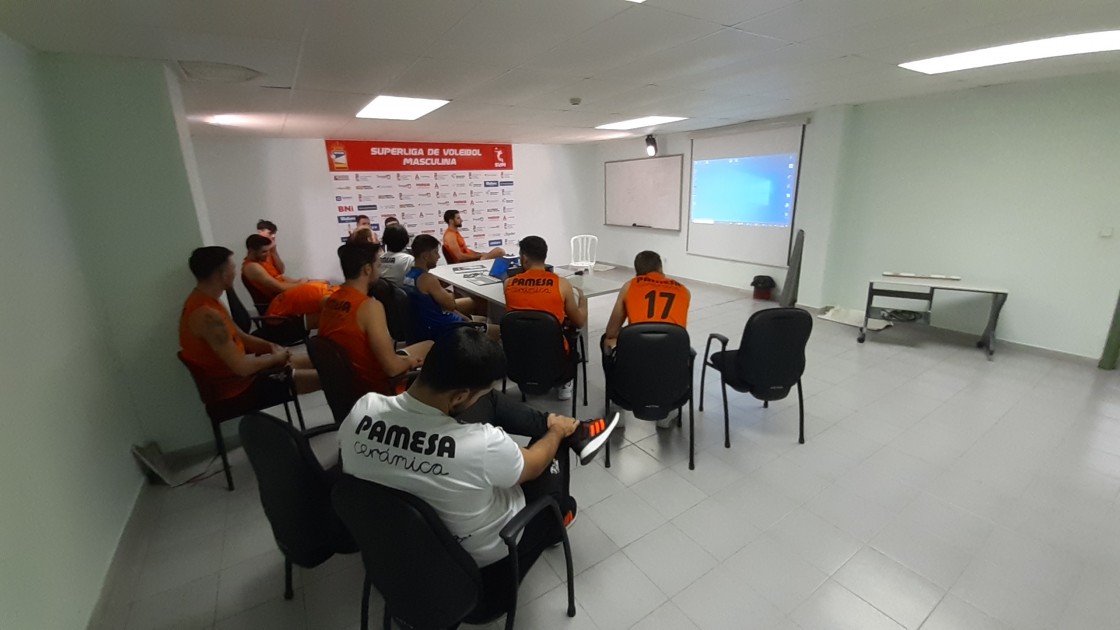 El técnico naranja descarta que el equipo tenga “miedo a ganar”