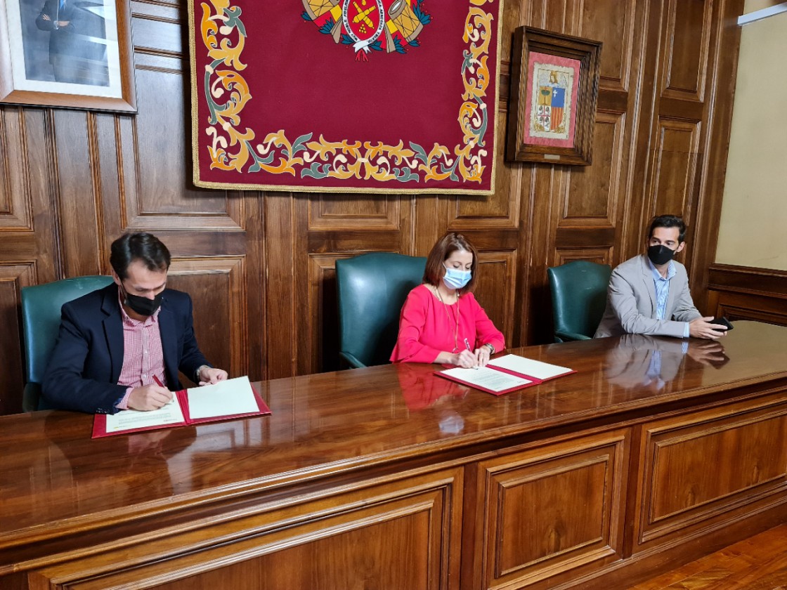 El Ayuntamiento de Teruel firma un acuerdo con Embou para colaborar en el desarrollo digital de la ciudad