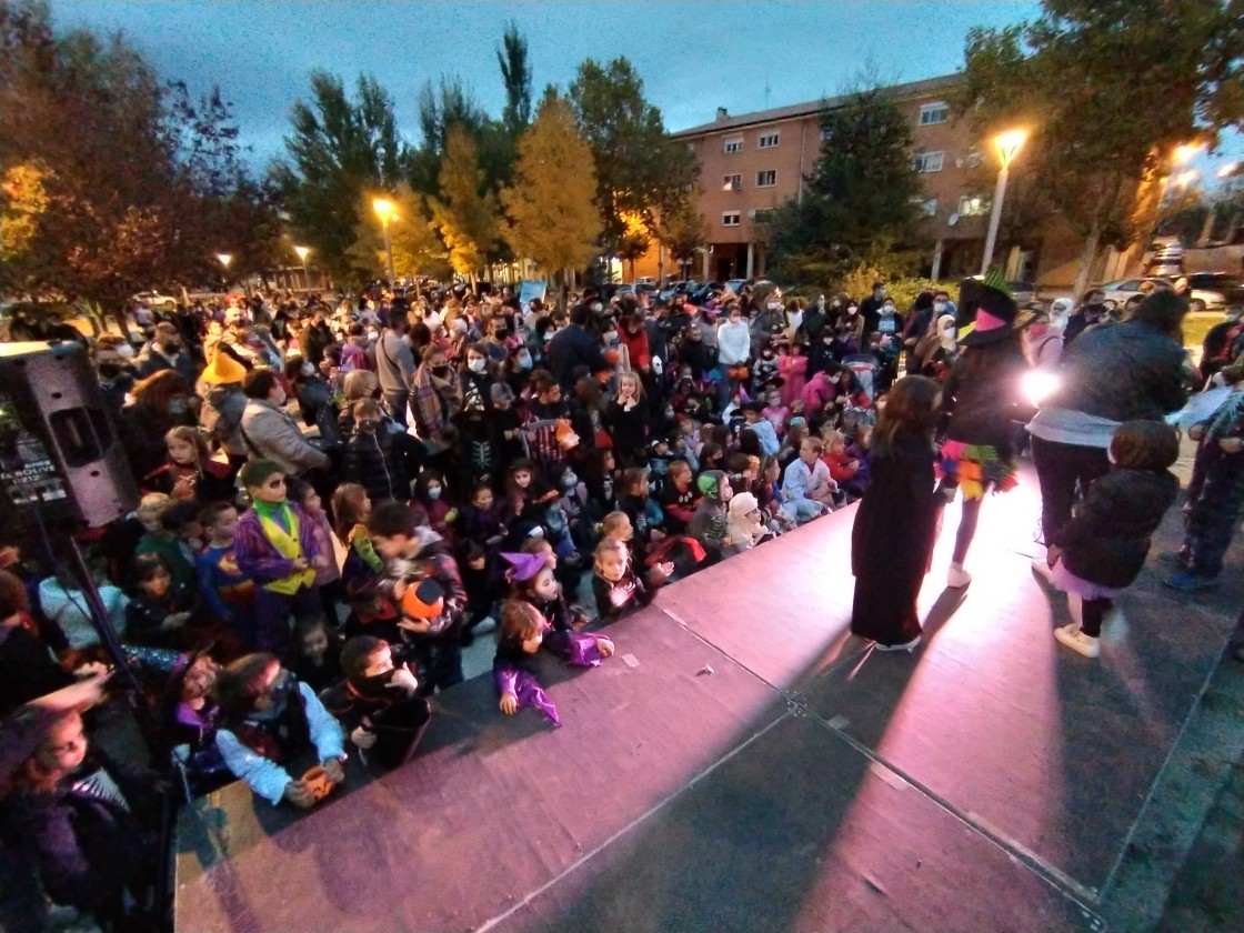 Los monstruos vuelven a tomar la calle en el primer ‘Halloween’ tras la pandemia