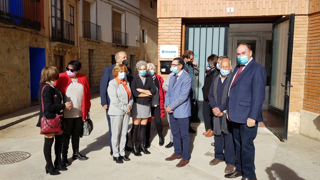 Broto visita el centro de primera acogida de ACCEM en Burbáguena: “Hay que destacar el excelente trabajo que llevan a cabo las entidades que trabajan con los refugiados