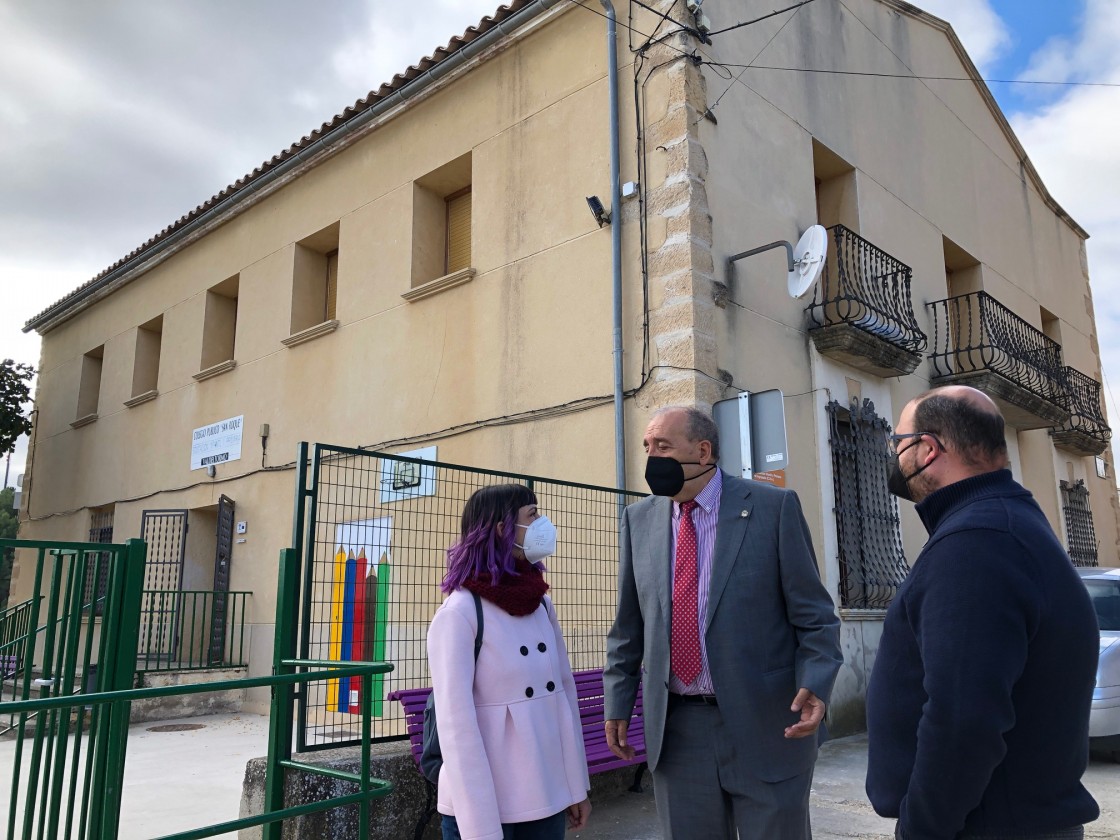 Valdeltormo mejorará su polideportivo y construirá un parque infantil con fondos del POS de la Diputación de Teruel