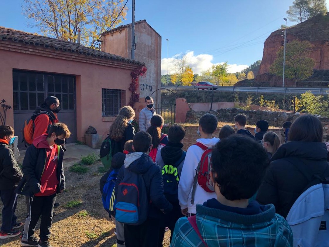 Alumnos del IES Santa Emerenciana visitan los antiguos alfares de los hermanos Górriz