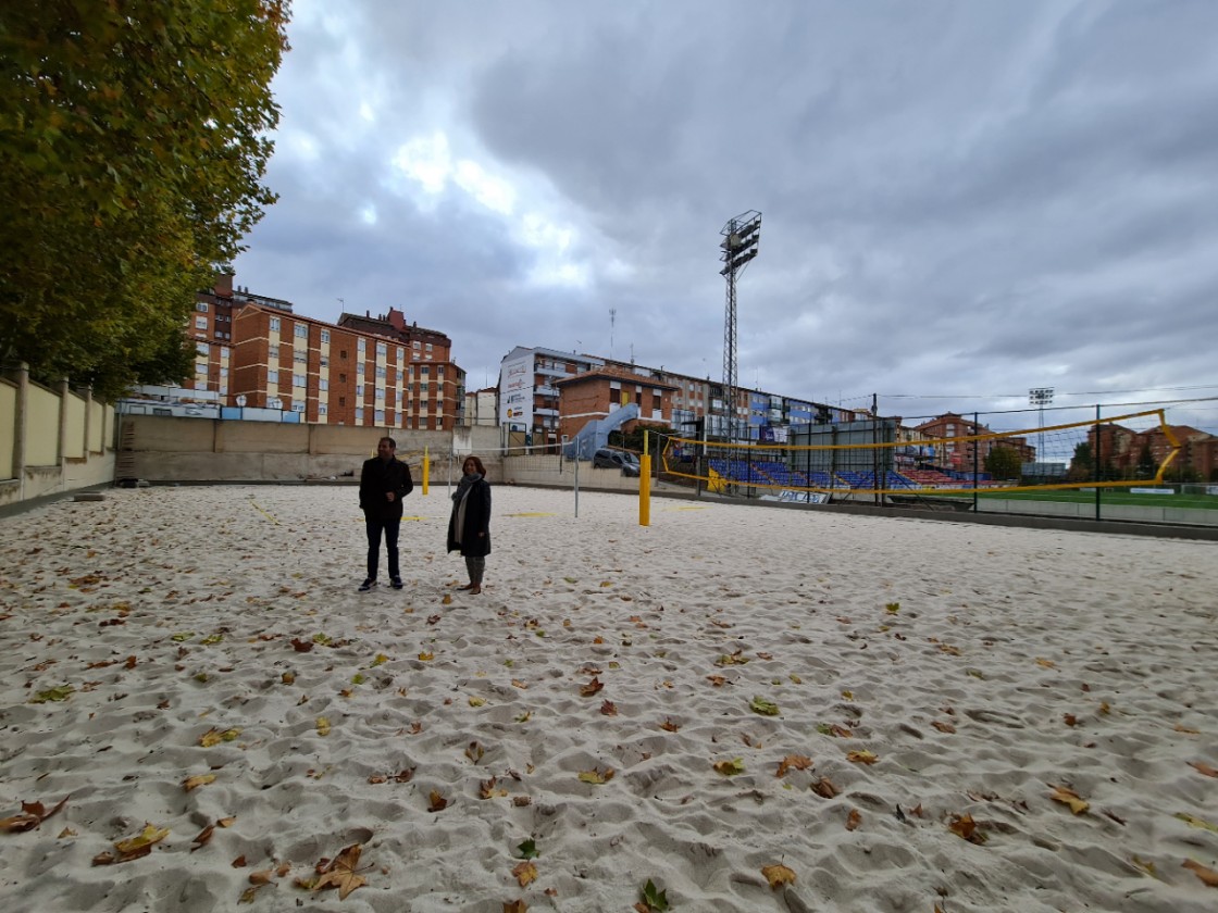 La ciudad de Teruel ya cuenta con dos nuevas pistas de voley playa junto a la piscina climatizada