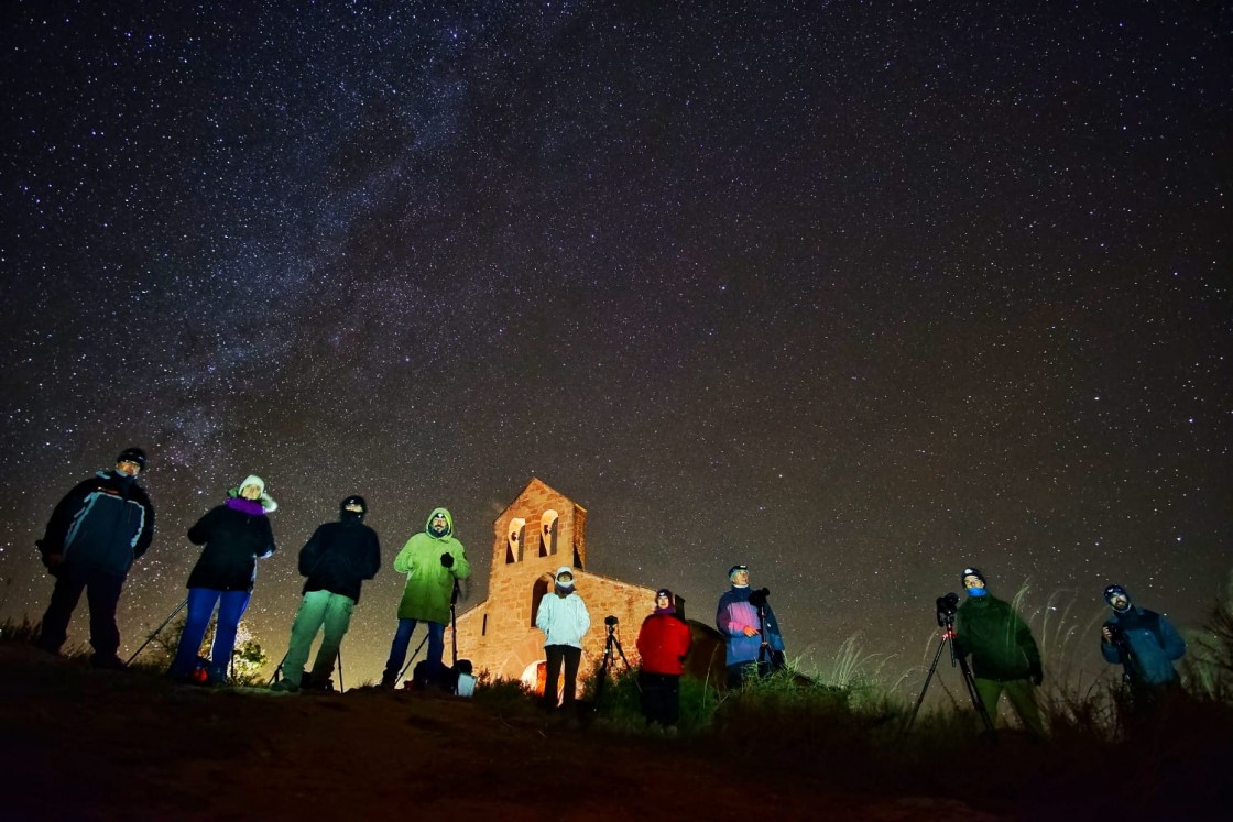 Los aficionados a la fotografía enfocan sus objetivos hacia los cielos claros y sin luna de Alcañiz