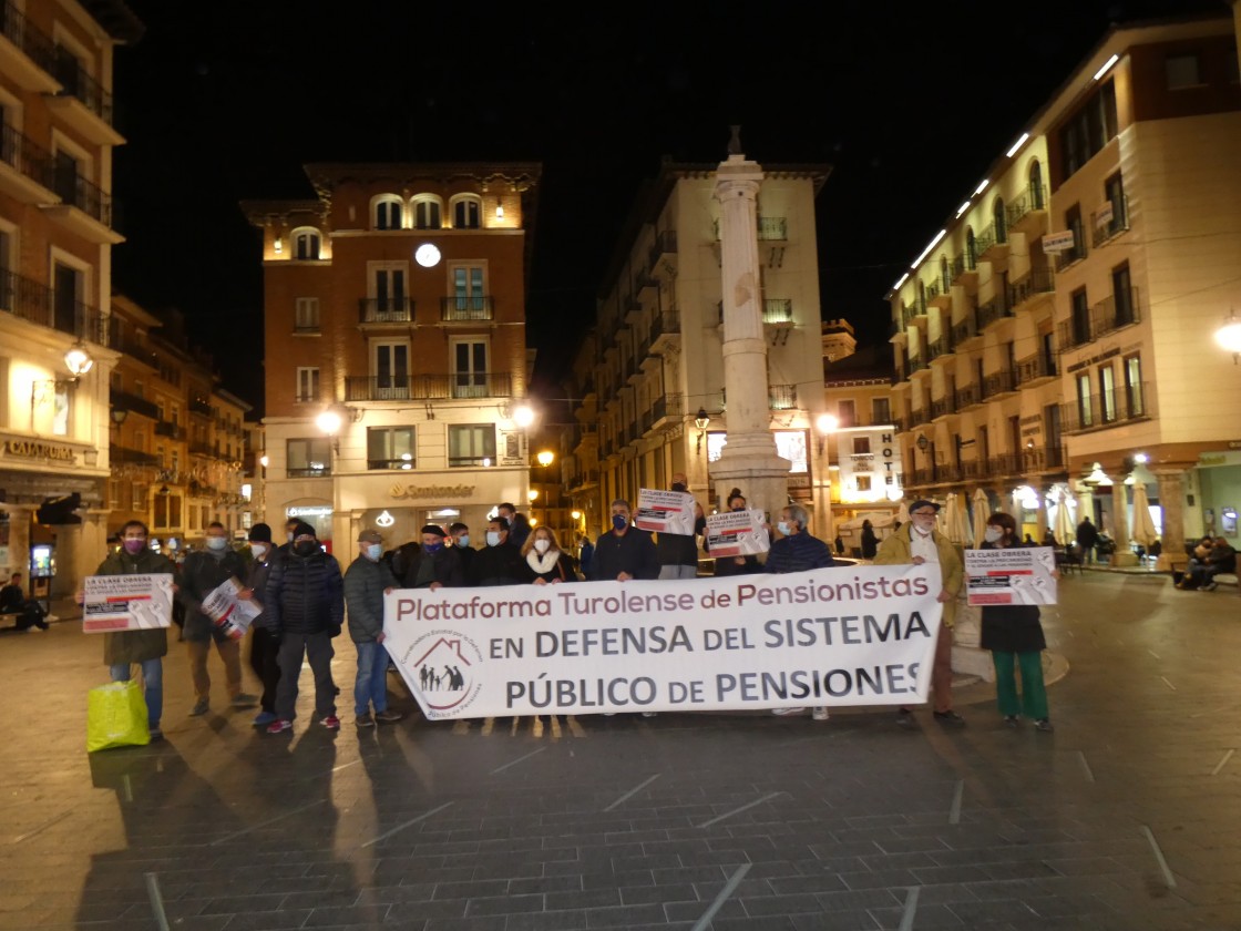 Concentración en la plaza del Torico para reivindicar pensiones justas